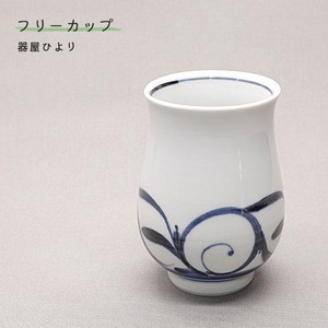 砥部焼 おしゃれ 「湯呑み 大 唐草」 湯飲み 茶飲み コップ カップ 陶器 手作り 窯元 器屋ひより hiyori-106