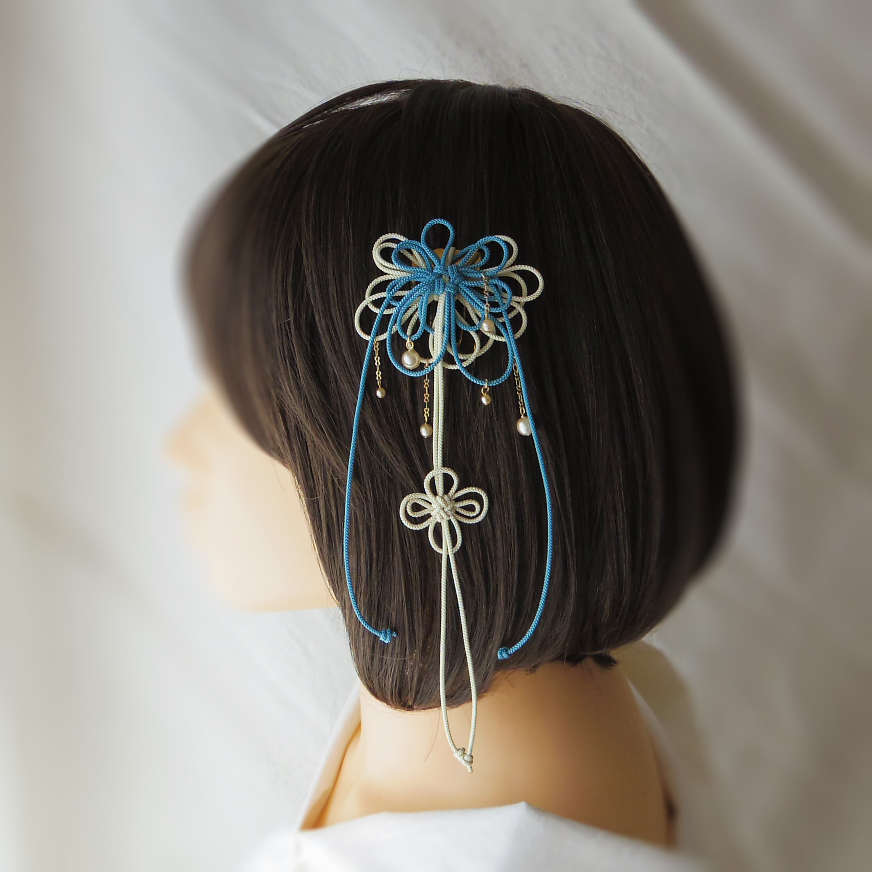 飾り結びヘアコーム(小)「ひめたるは熱」(縹×アイボリー)【軽量で簡単和装ヘア】浴衣・着物・七五三や成人式に。