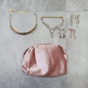 FAERIESTY ホワイト系 ワンピース ドレス ウエディングドレス マーメイド 前撮り 結婚式 白 無地 シンプル 伸縮 ストレッチ フリル リボン ヘアアクセサリー ティアラ ネックレス ピアス アームカバー 華やか ポーチ シルバー系 ピンク系