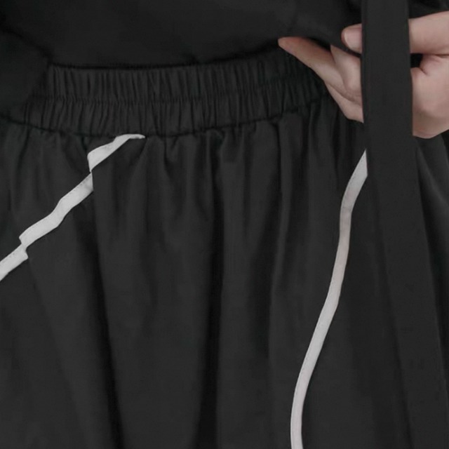 Curved line balloon skirt C1239