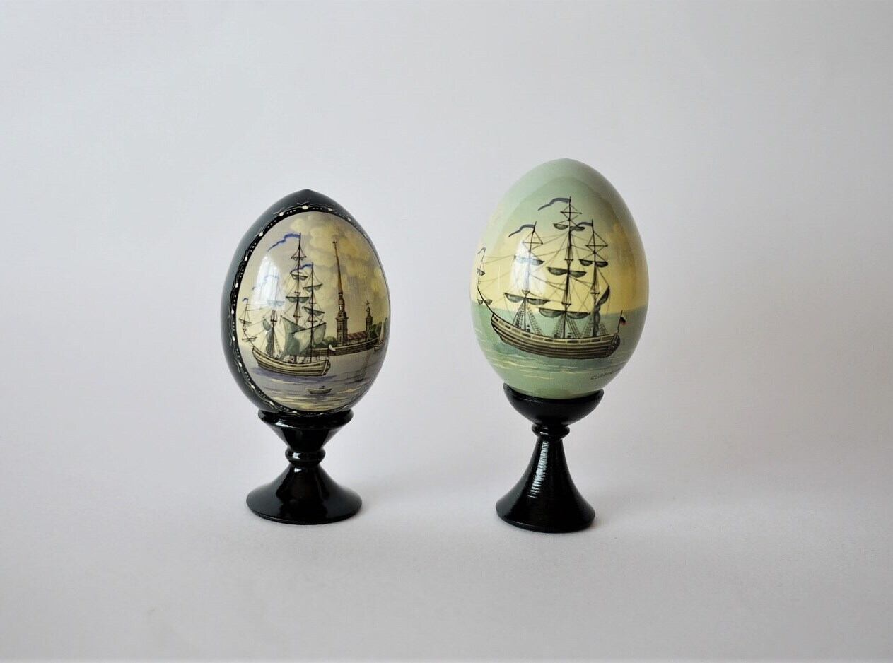 ラッカーミニアチュール 帆船画 エッグ型置物台つき