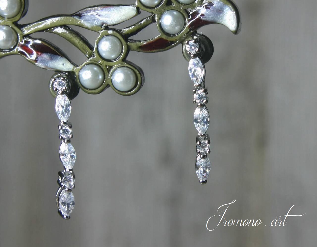 エレガント ピアス ~輝きの雫~【クリア】