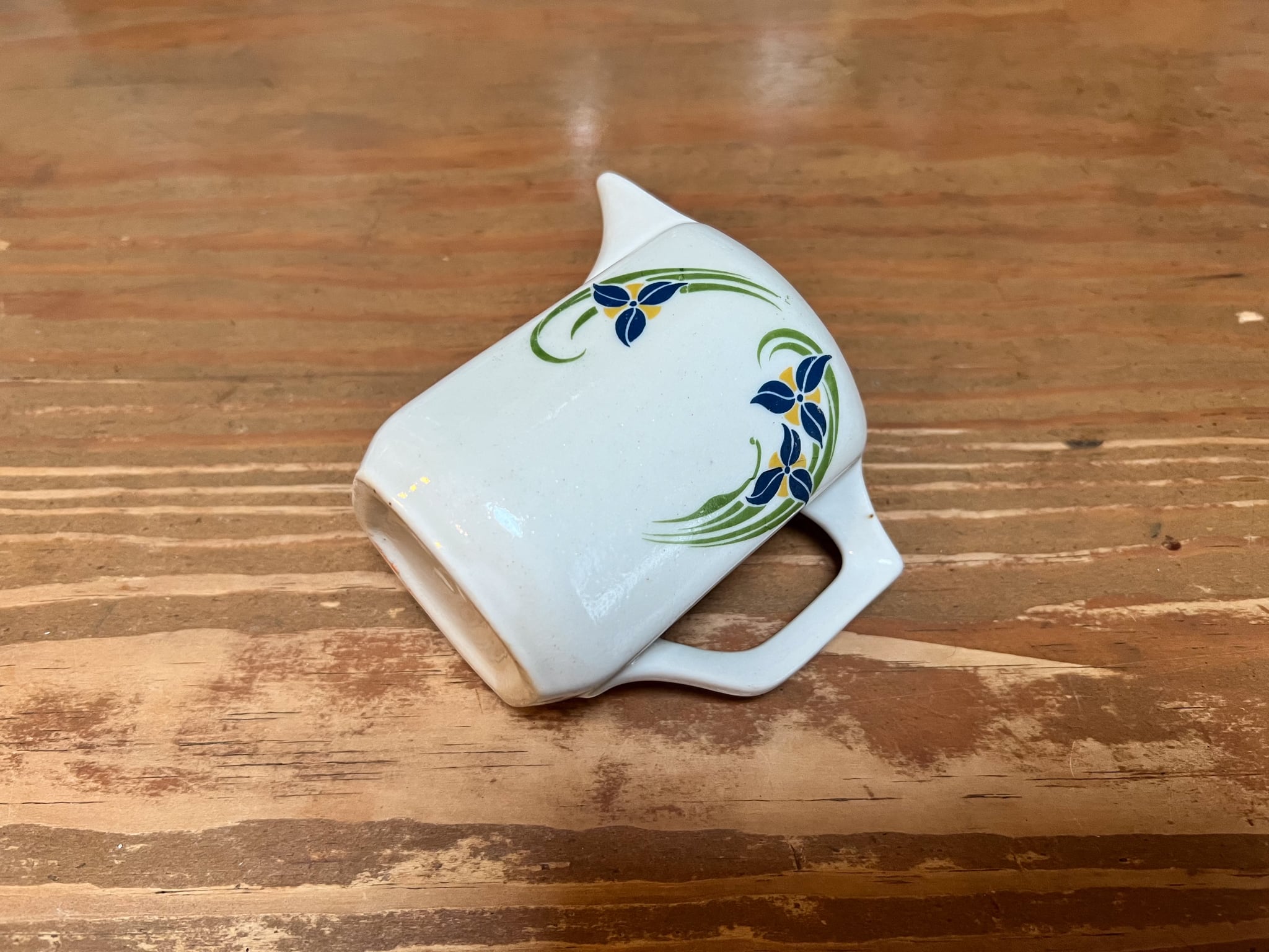 花柄がかわいい陶器の小さなピッチャー (小)フレンチアンティーク ブロカント