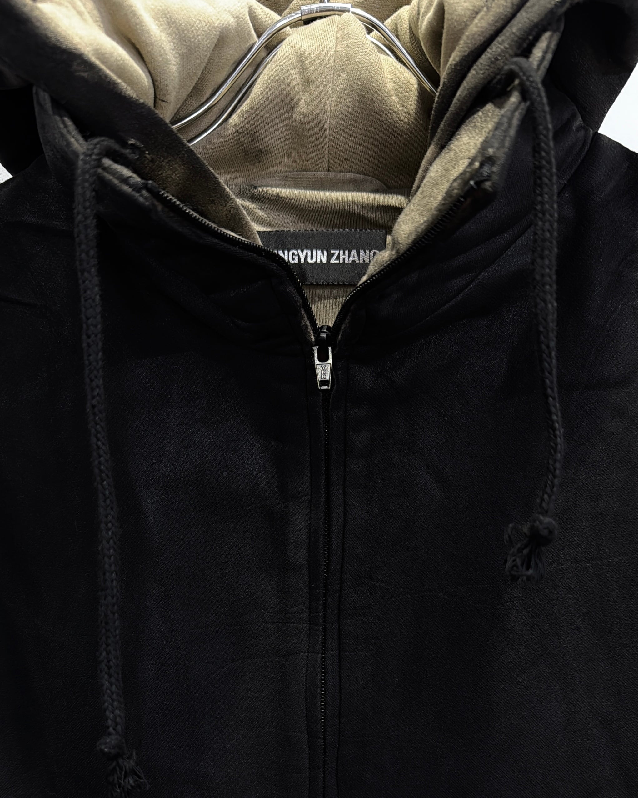 めん。DINGYUN ZHANG COATED ZIP-UP HOODIE DINGYUN ZHANG COATED ZIP-UP HOODIE – 082plus