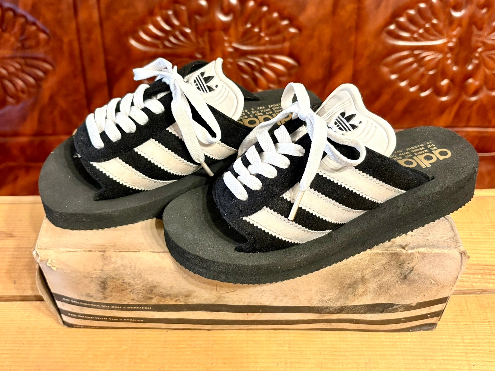 adidas（アディダス）BEACH GAZELLE（ビーチ ガゼル）4 22.5cm 黒/白