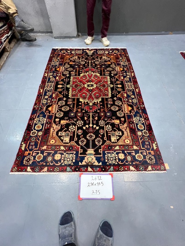 絨毯クエスト75【No.215】Tribal rug　トライバルラグ　※現在、こちらの商品はイランに置いてあります。ご希望の方は先ずは在庫のご確認をお願いします。【価格について、情勢不安定につき情報未入手です。現地と連絡が取れる様になってから記載します。】