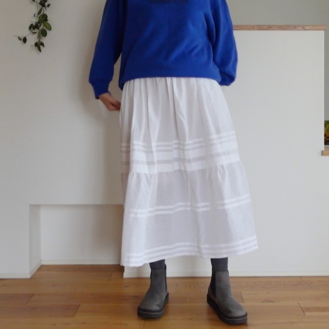 pin-tuck skirt シロ
