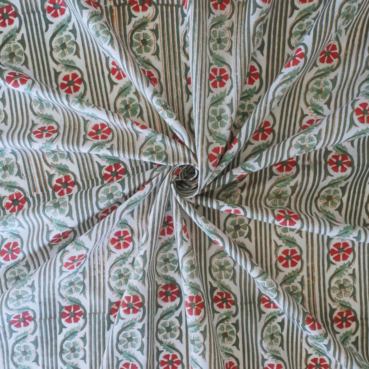 ブロックプリント生地【50cm単位】インド綿 ストライプ柄 白×くすみグリーン×赤 #46396-GR2