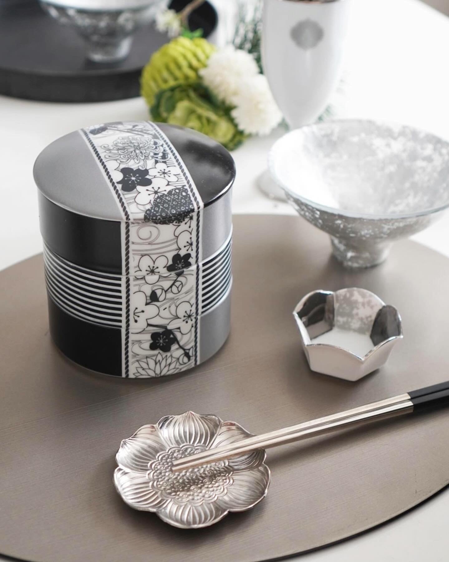 モダンお重【クラシックシルバー×ブラック】 | blanc noble