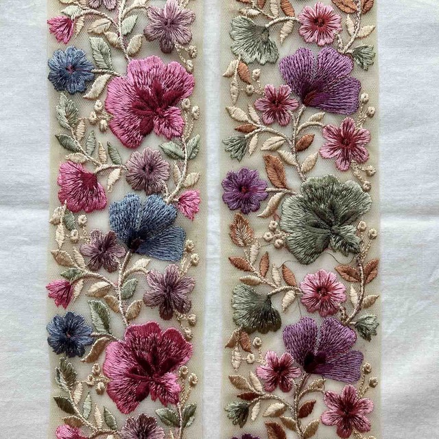 〈新色〉ひらひらお花の刺繍チュールレース（生成り地/1mカット）