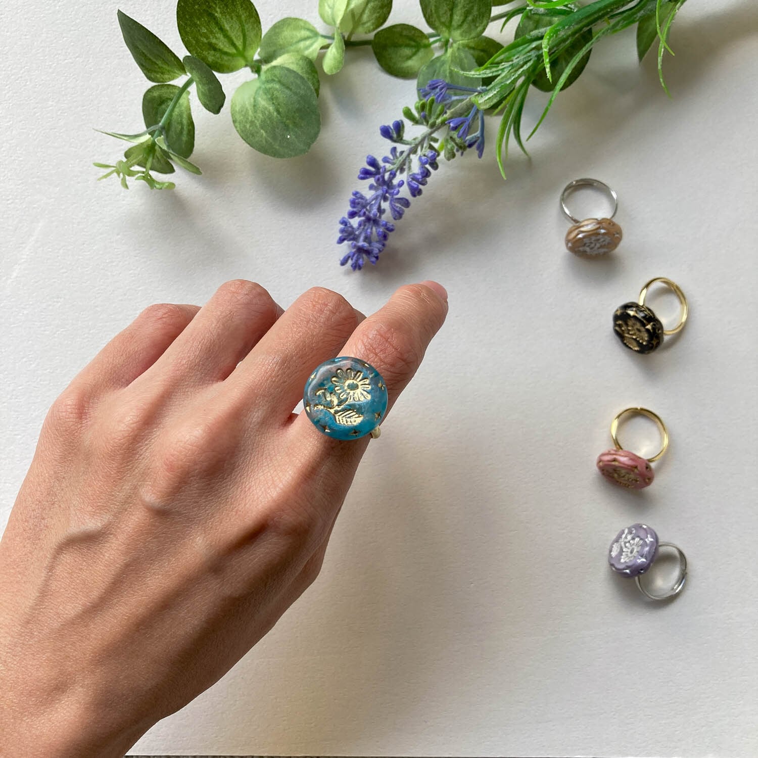 花柄チェコガラスビーズのリング | Dua-アクセサリーパーツショップ