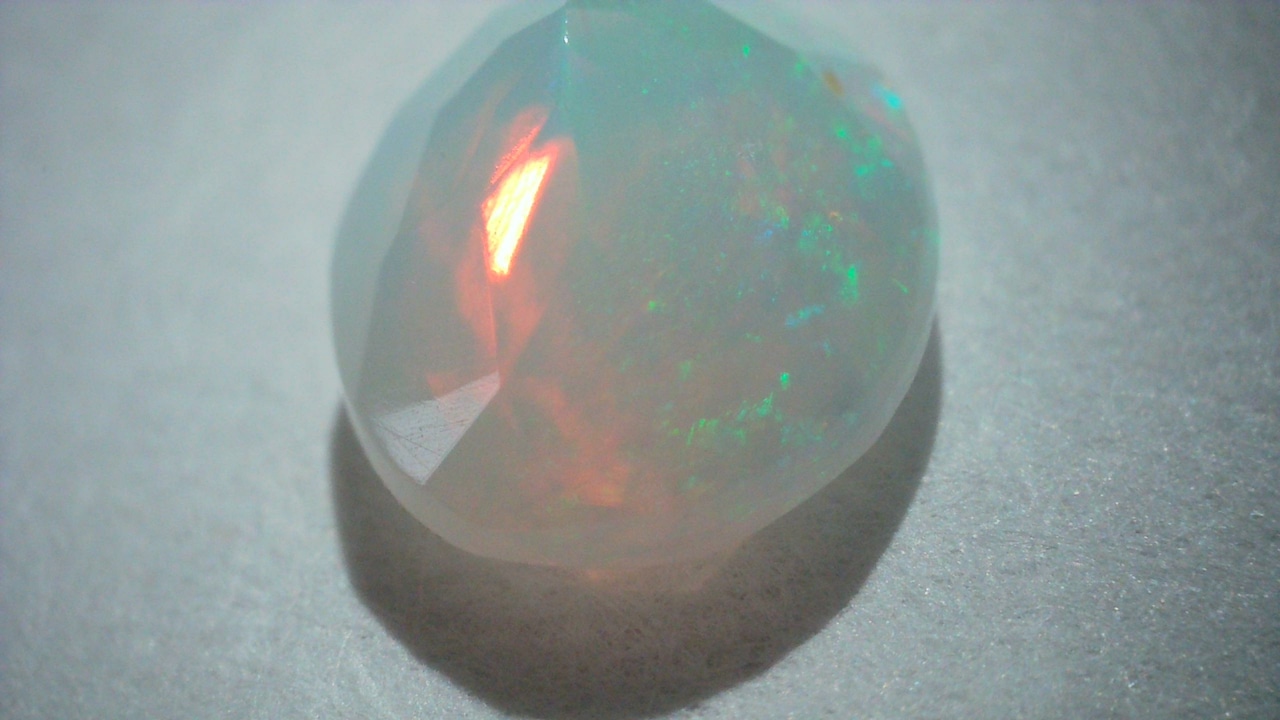 オパール　0.79ct　[B4−170]