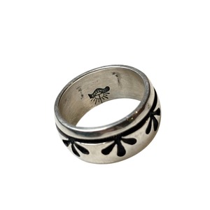 Hopi ANDERSON KOINVA overlay silver band ring “Healing Plant”