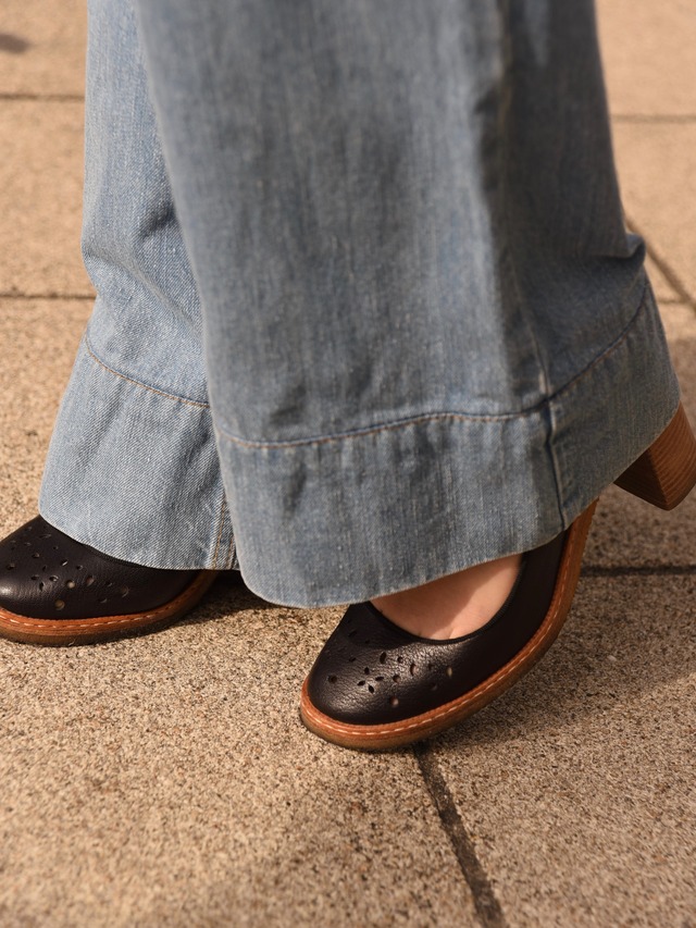 Chloe/ vintage design  black leather heel sandal.