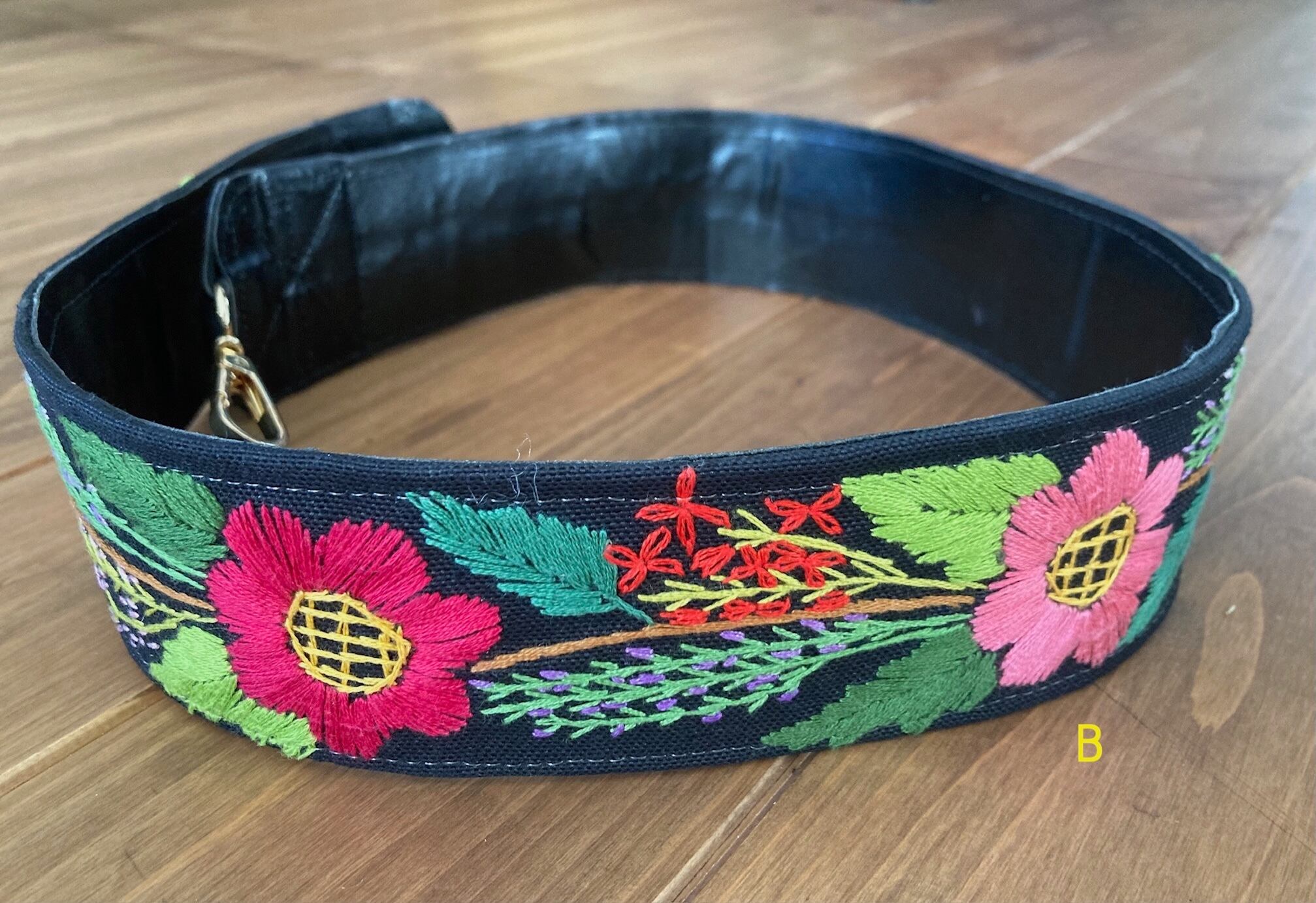 【20％オフ！　手刺繍ベルト１（お花のモチーフ）】