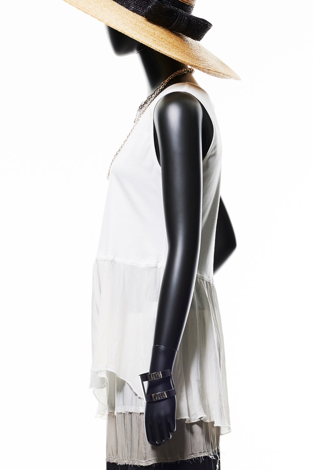 【221K008】裾フリルVネックタンクトップ　A_オフホワイト×オフホワイト