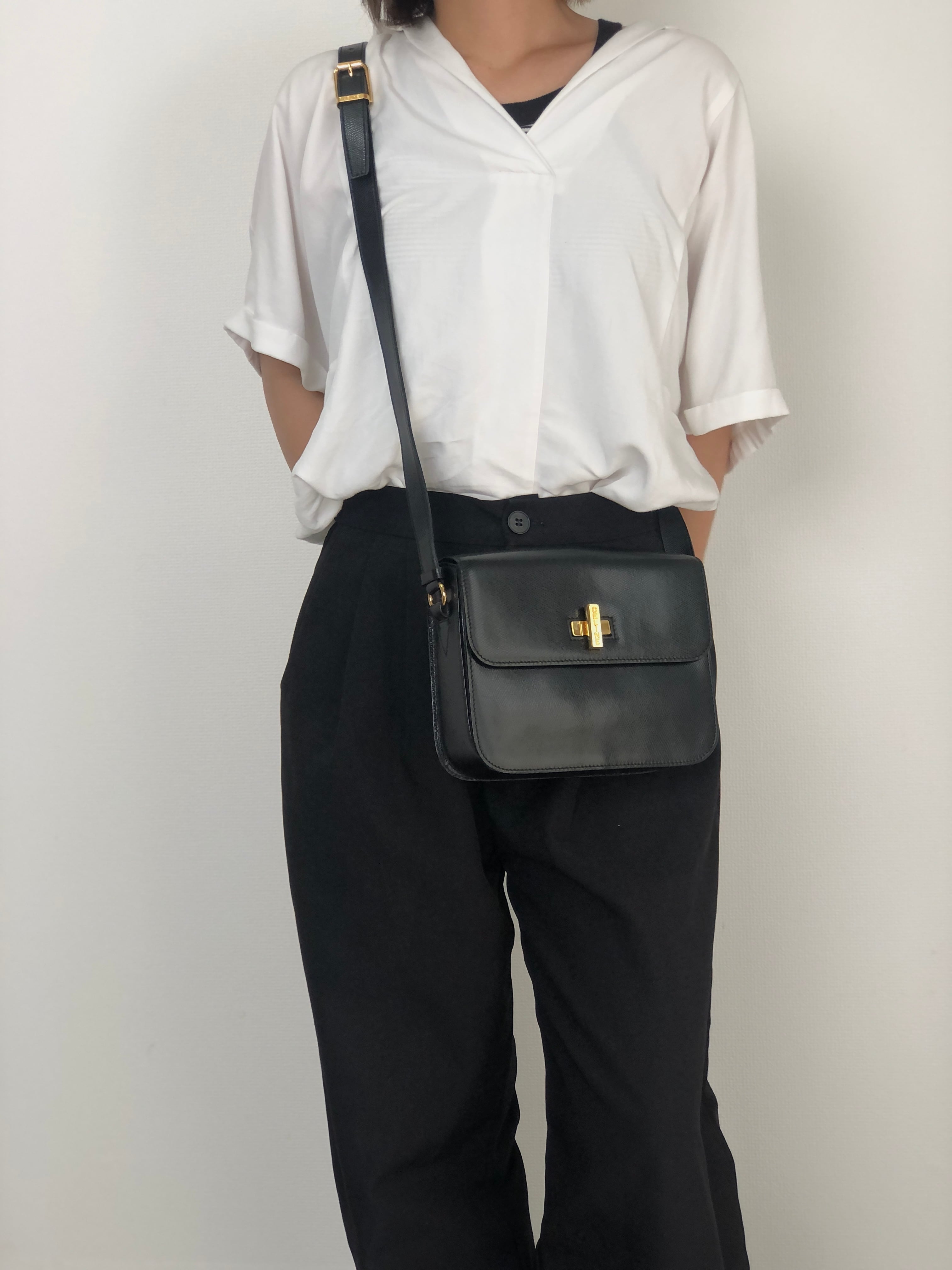 CELINE セリーヌ ショルダーバッグ ブラック ターンロック レザー