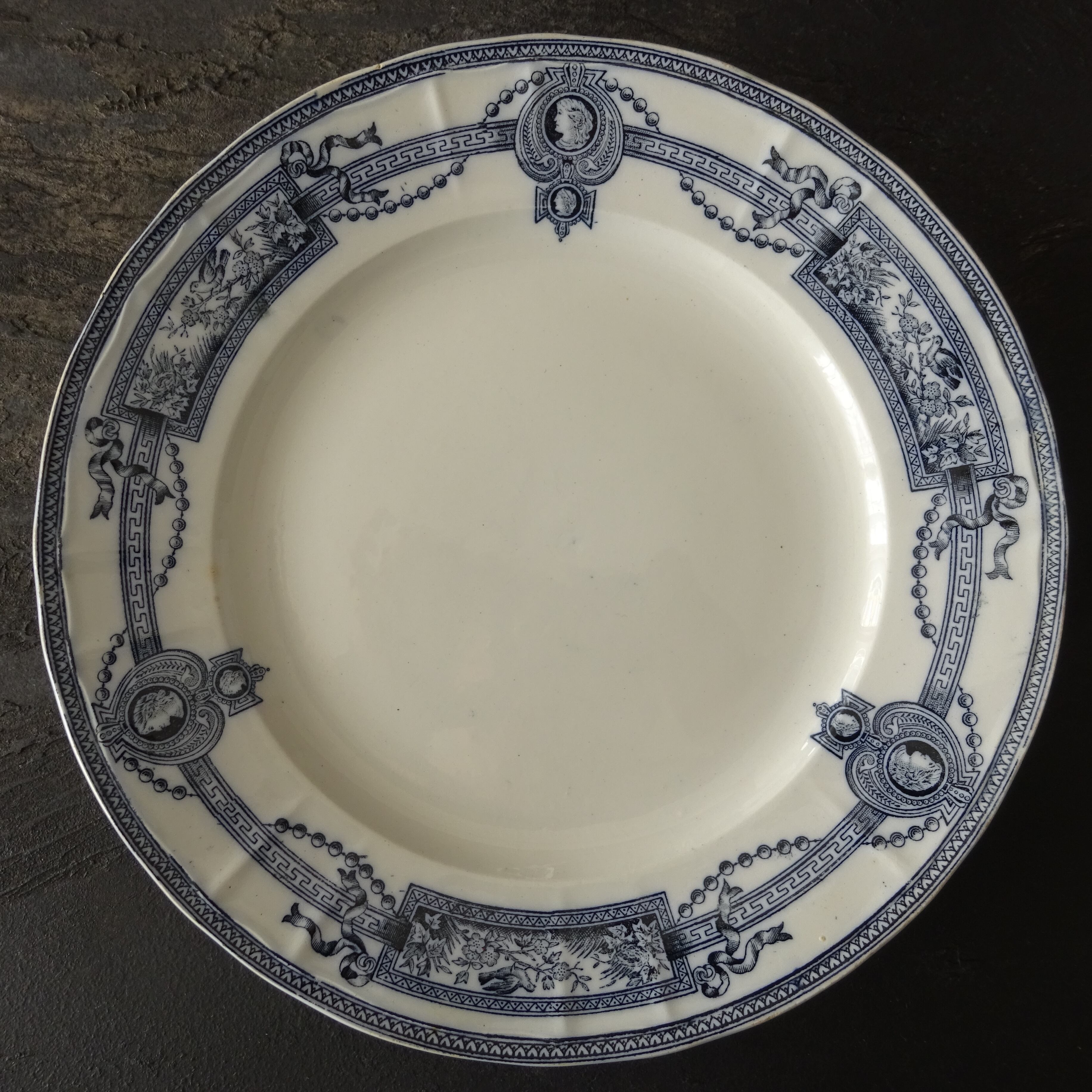 【 Épuisé 】ST AMAND ET HAMAGE NORD  modèle《MÉDAILLON》Assiette plate (C)