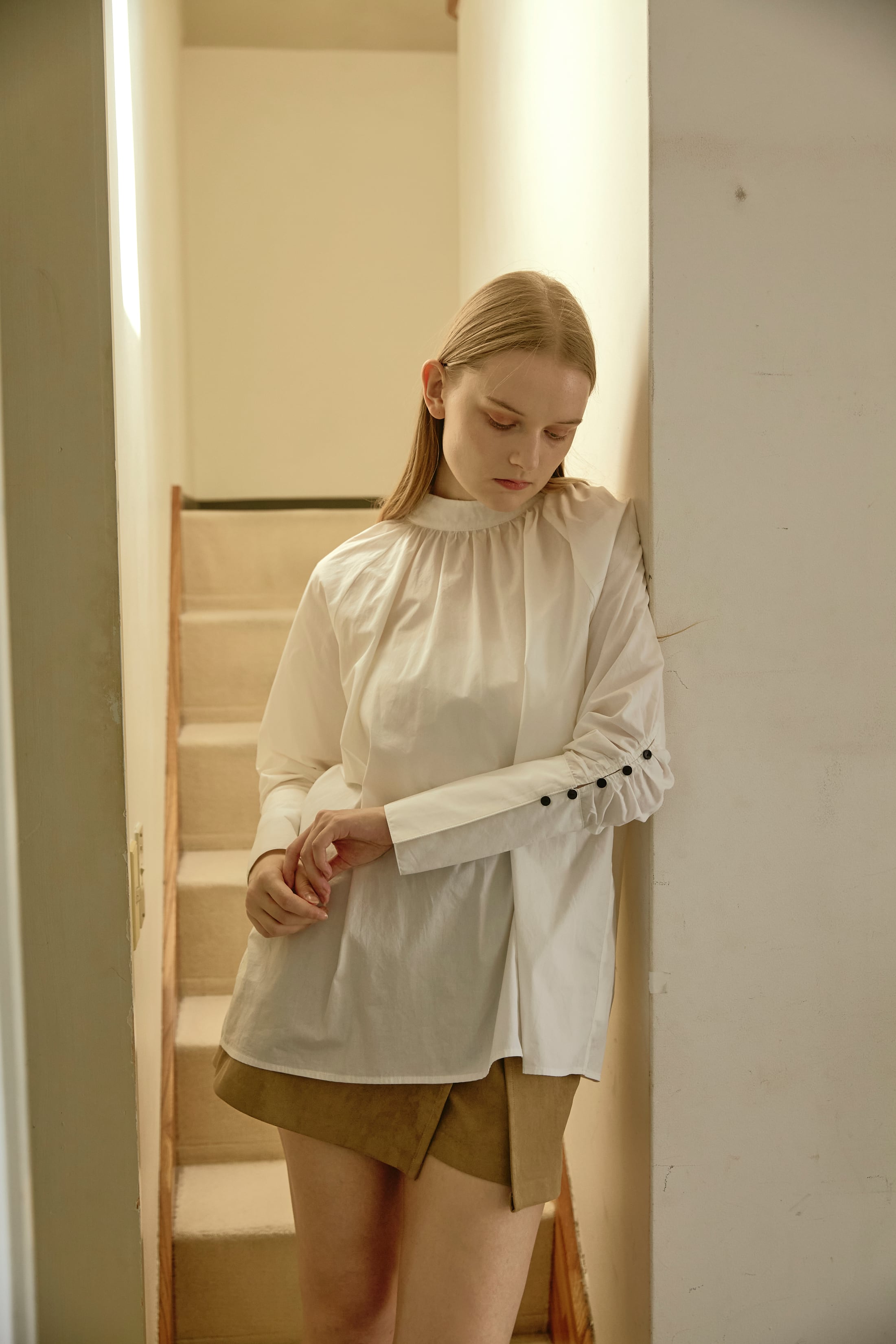 AM570921 long cuff blouse