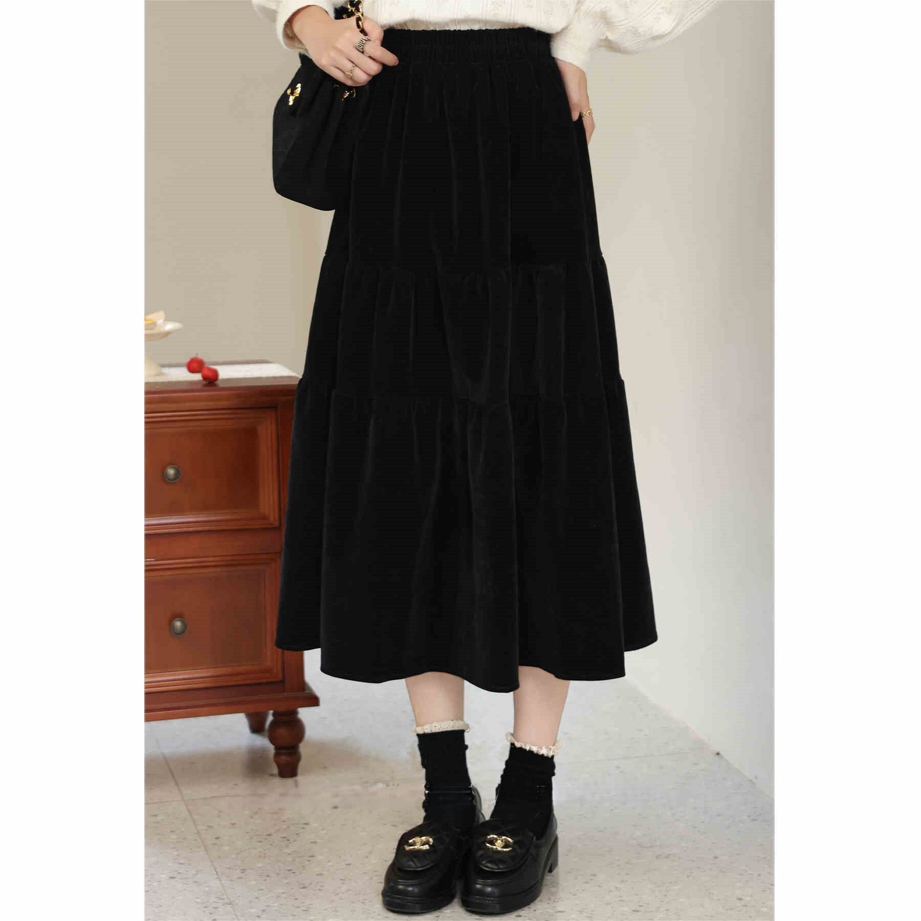 タートルネックツイストニットセーターとスカートのセットアップ