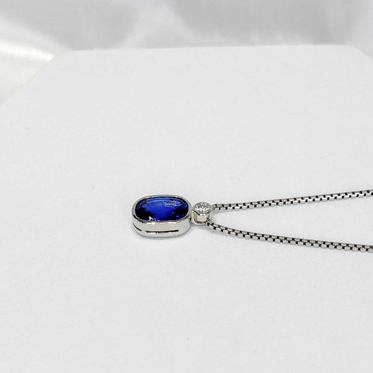 ブルーサファイア0.48ct & ダイヤモンド0.27ct PT850ネックレス