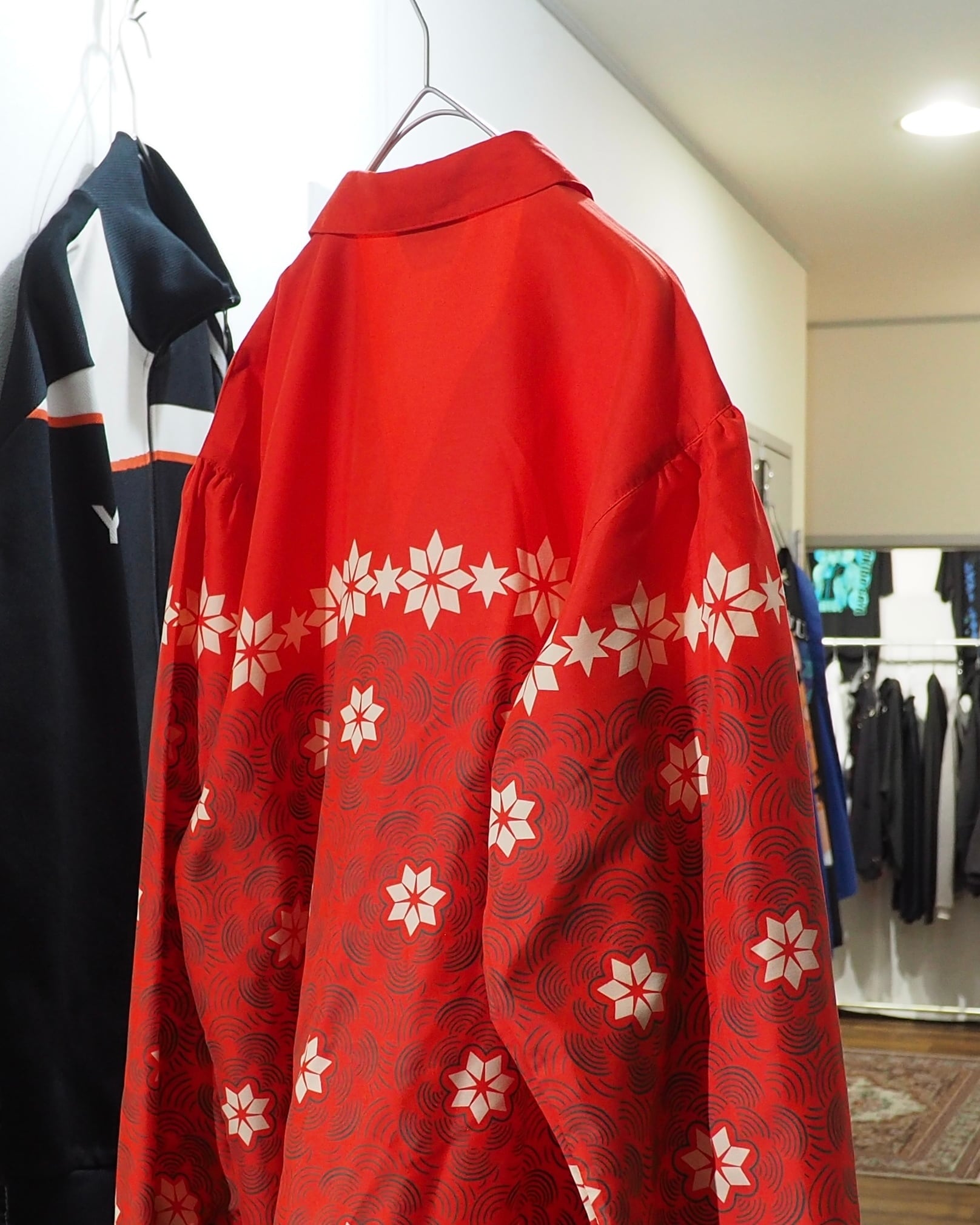 1980s " NICOLE CLUB " Arabesque oriental pattern Design vintage Open collar shirt