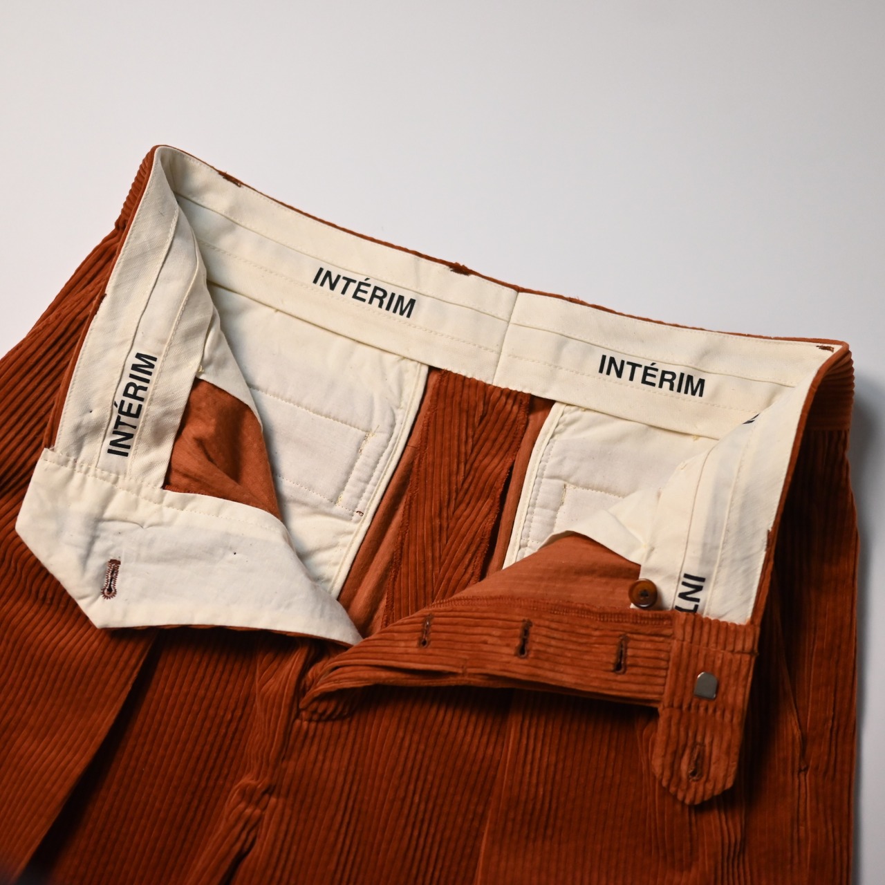 INTERIM / WIDE COTTON SUMMER CORDUROY DEADSTOCK FABRIC ２TUCK BUTTON SHORTS