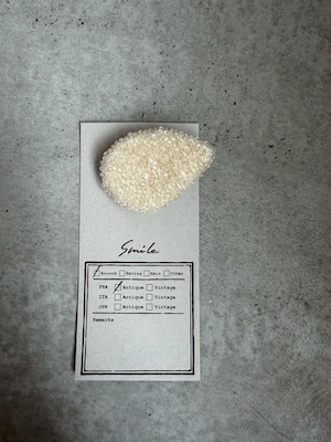装身具「SmiLe」 №12 antiquebeadsブローチ・花びら