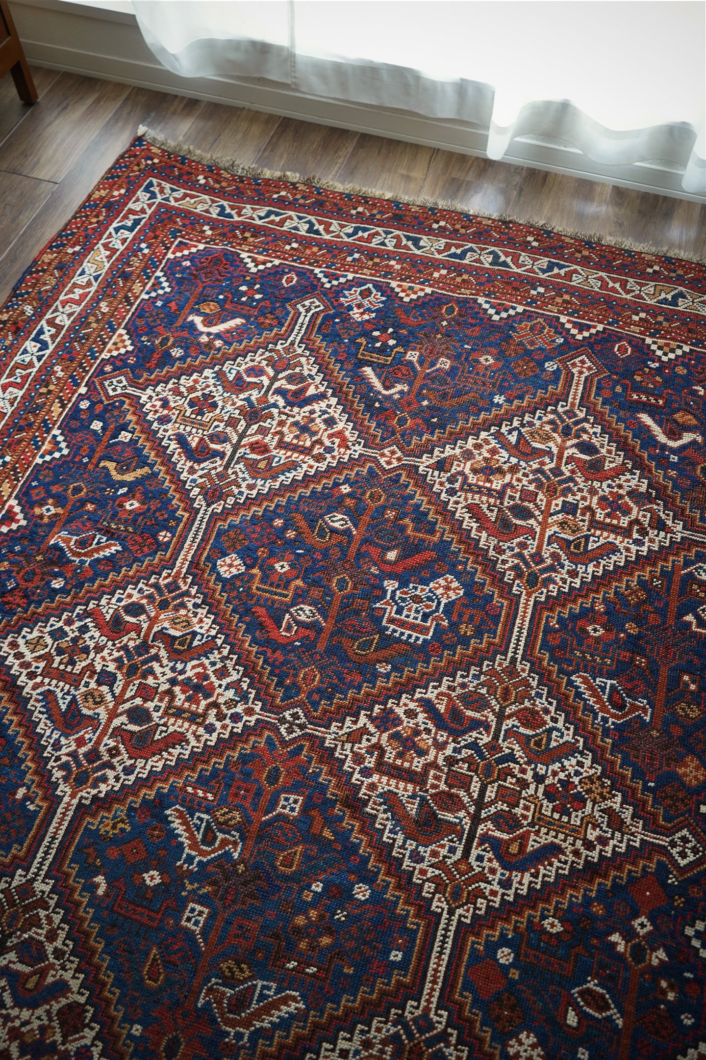 ヴィンテージ トライバルラグカシミリヤンアンテイーク絨毯 Bukhara rug 666】Semi Antique Persian Khamseh rug 1940's | ヴィンテージラグ