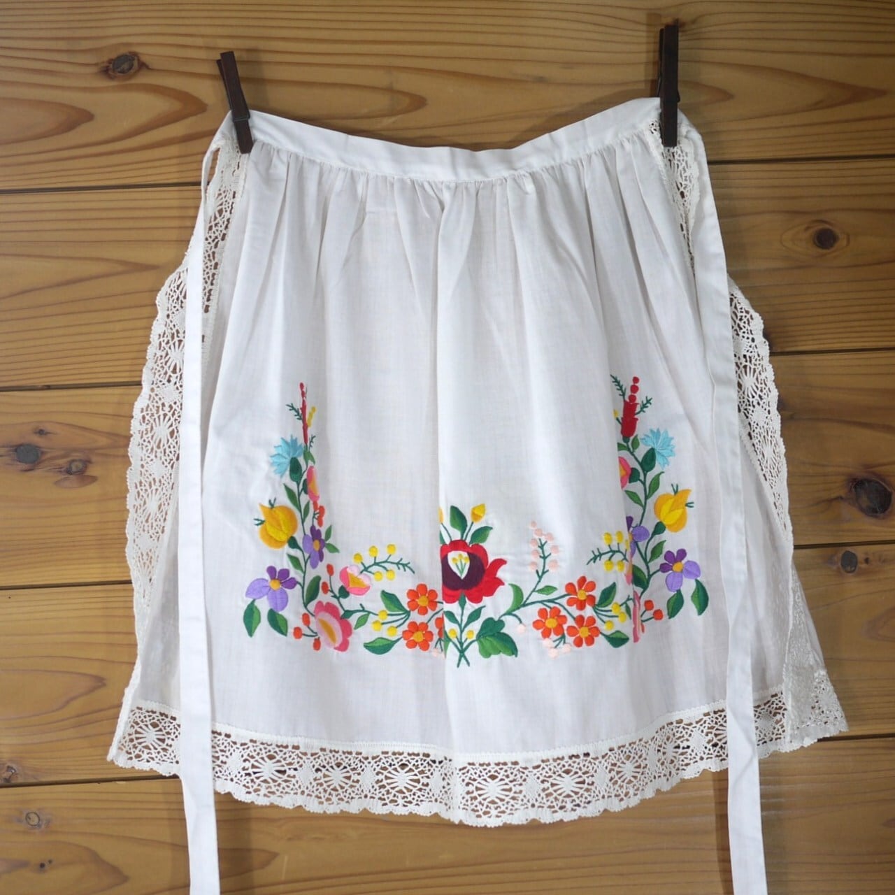 Kalocsa ハンガリー刺繍 レース カロチャ 花柄エプロン ヴィンテージ