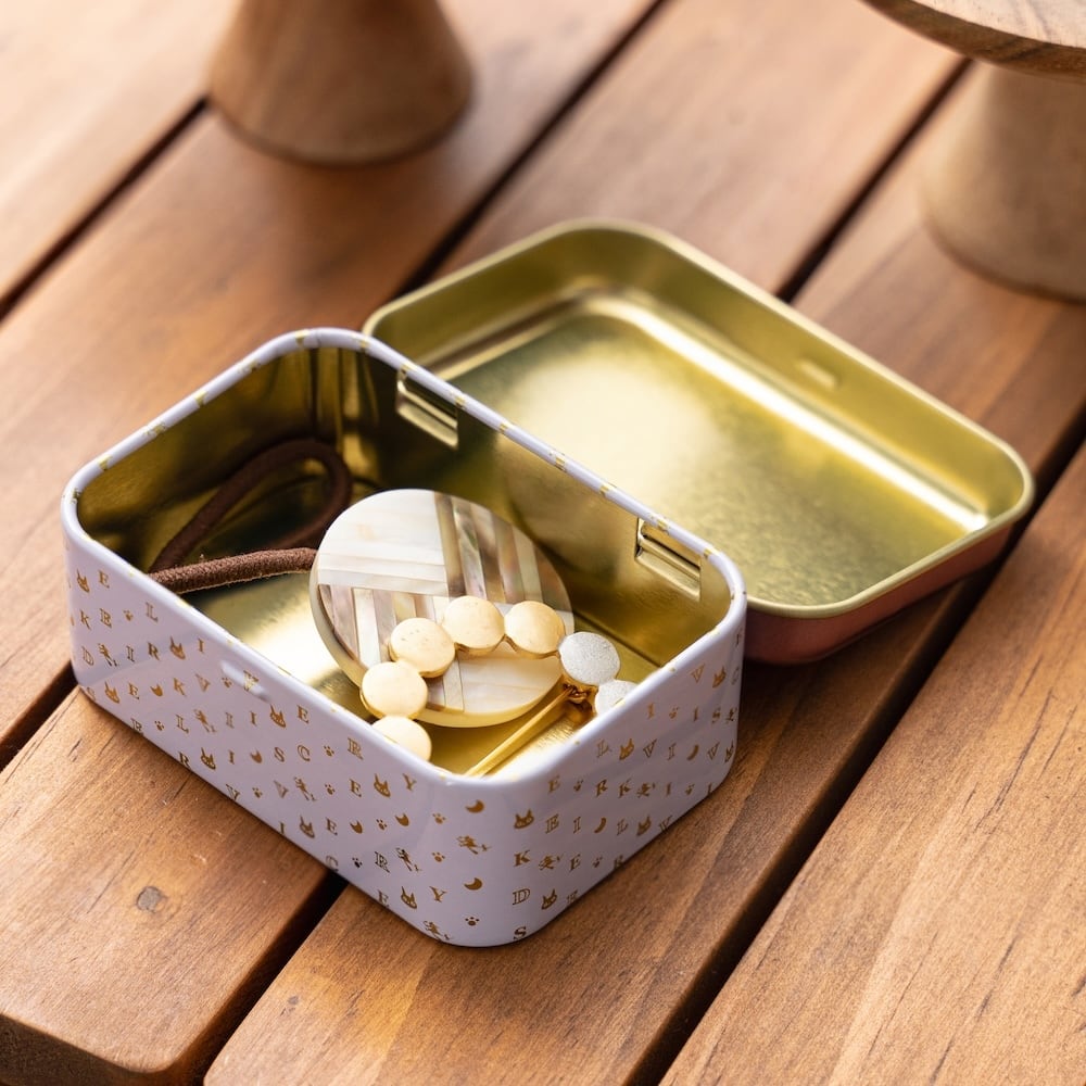 魔女の宅急便 ジブリ缶（ジジ＆リリー/7108） | すすのこ商店｜ジブリ