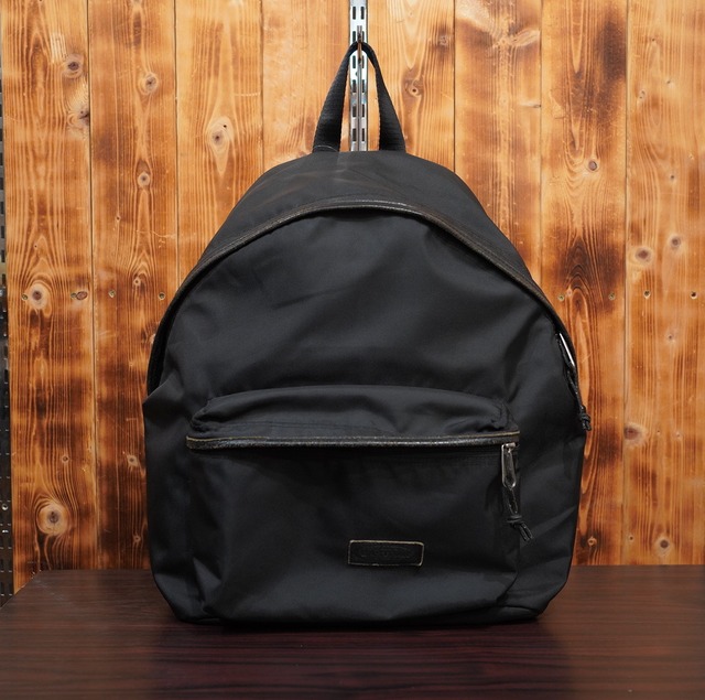 eastpak バックパック オールブラック レザーパイピング イーストパック リュック 鞄
