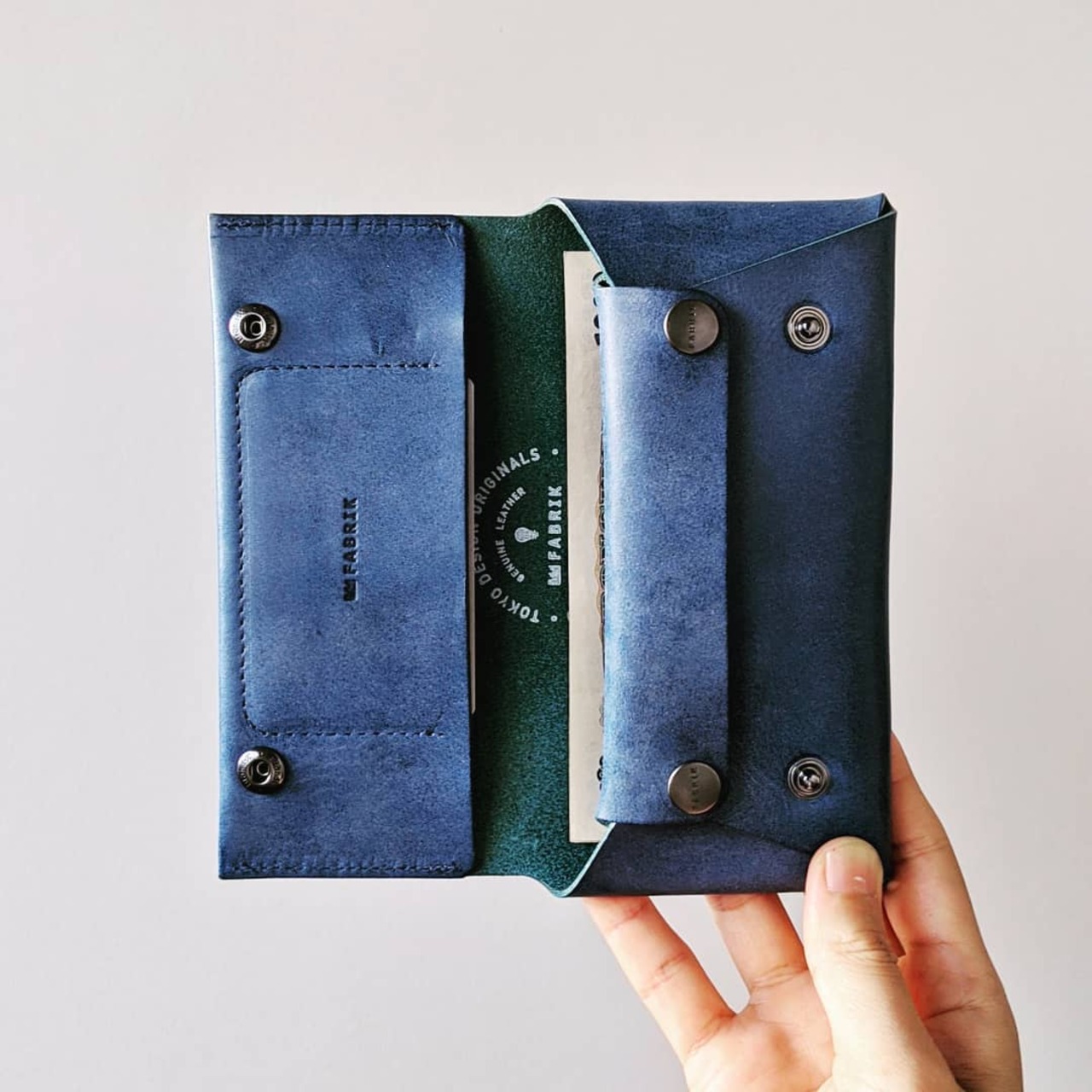 コンパクト設計の長財布　LONG WALLET / BLUE