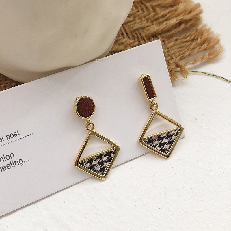 アシンメトリースタンダード格子柄 レトロ イヤリング リング 指輪 ブラック・アイド・ピーズ19406985158