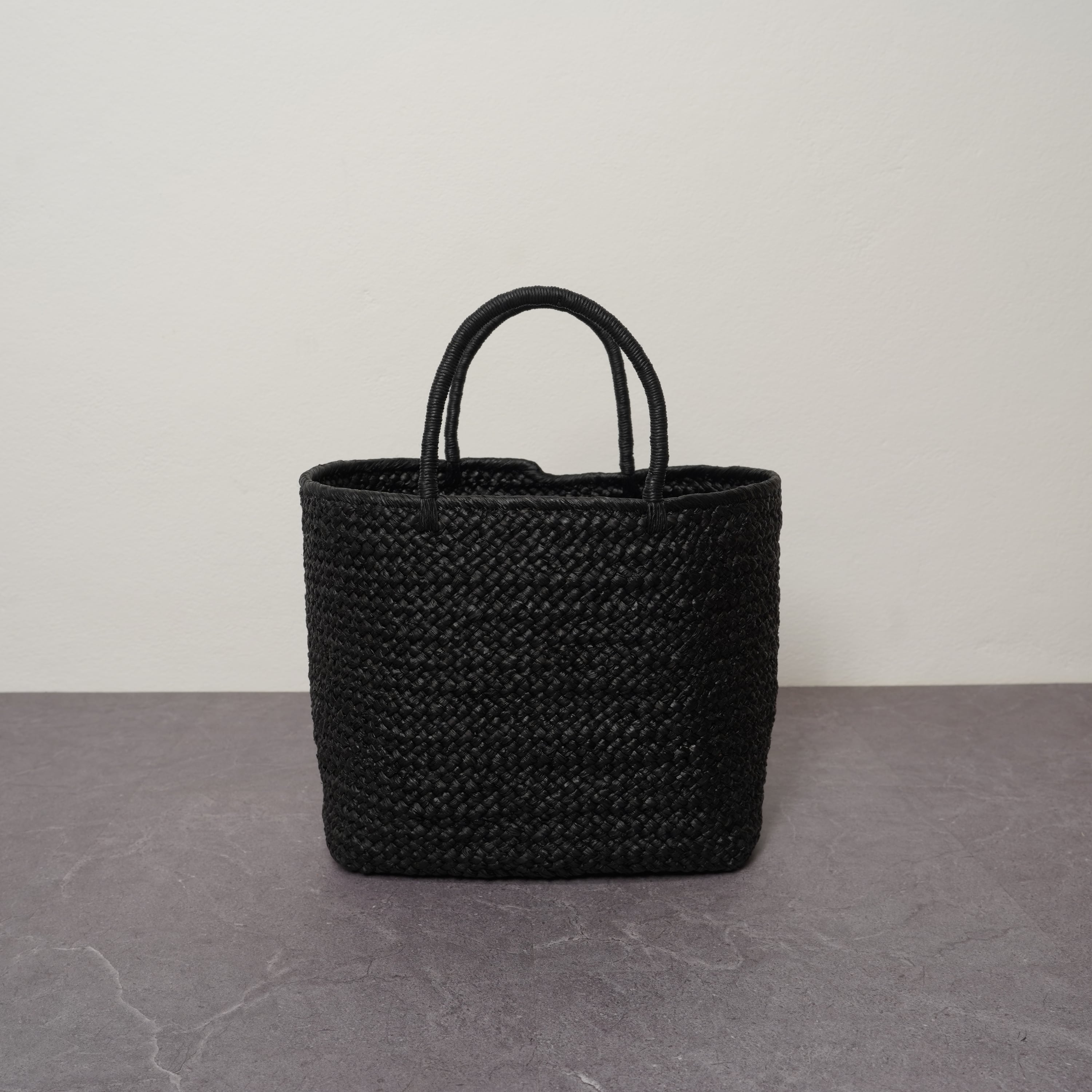 Marche Bag (M) - Black | AMPIANA