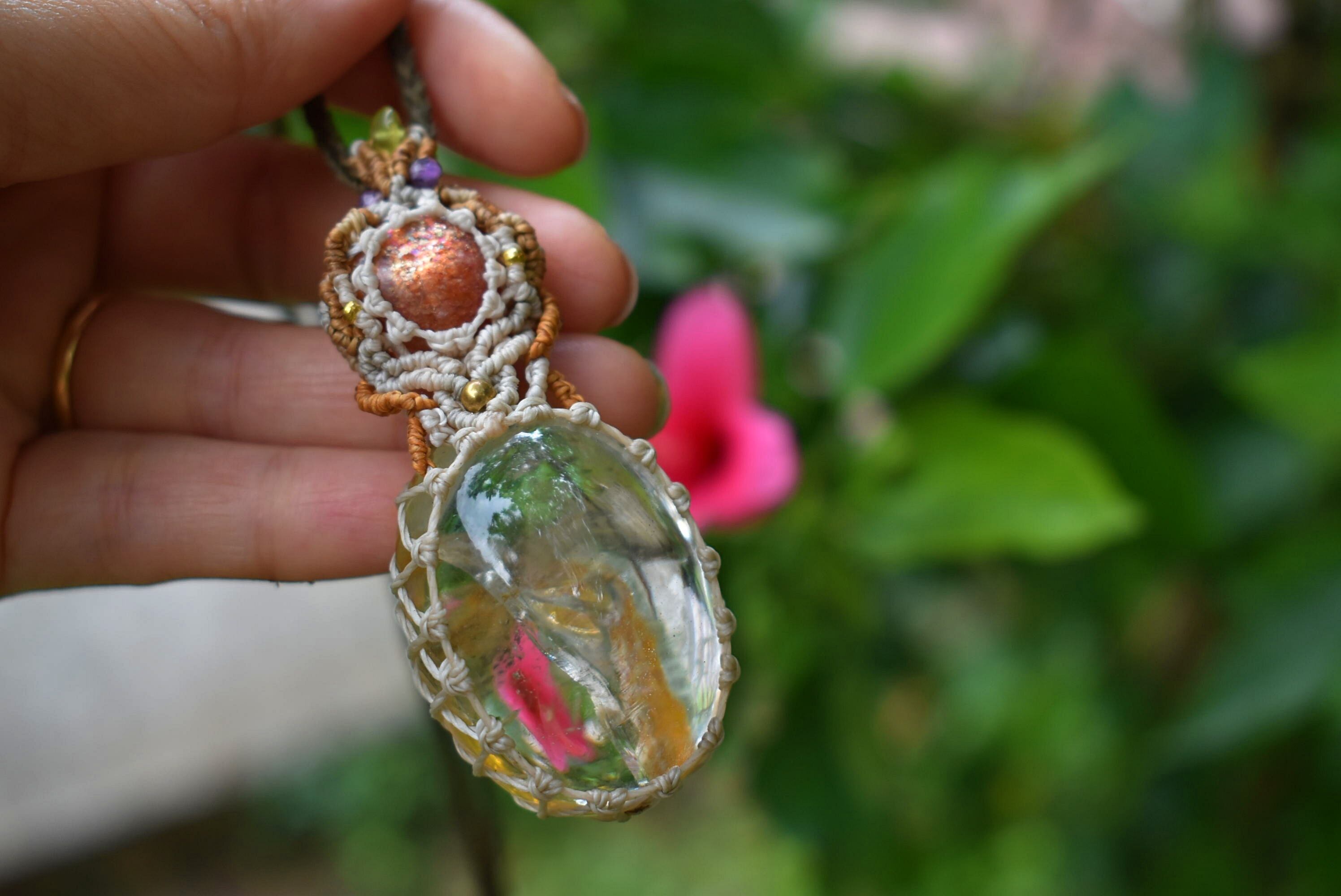 サンストーン+ライモナイトインクォーツ マクラメペンダント