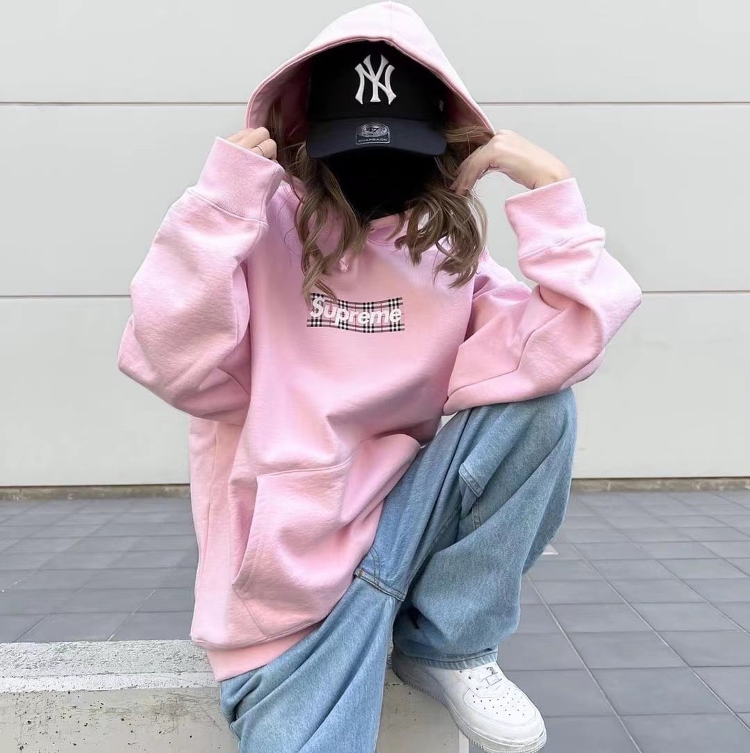 Supreme/Burberry ピンク パーカー 中古・古着通販】SUPREME (シュプリーム) BURBERRY (バーバリー) Box