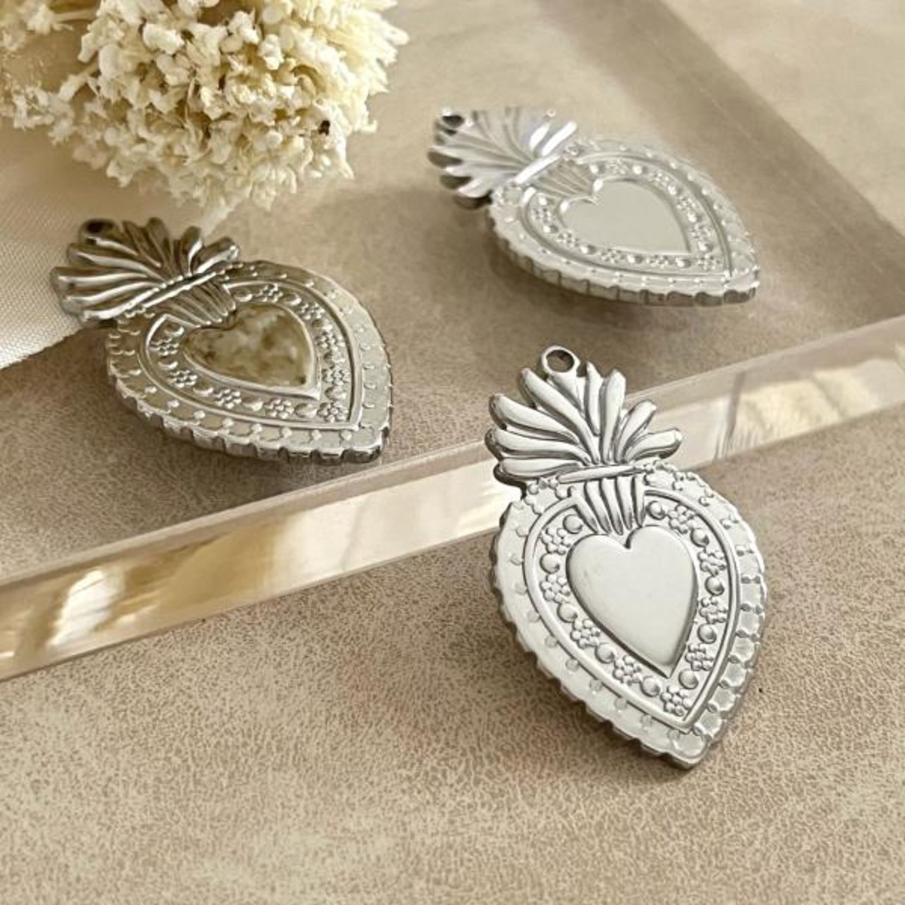 ステンレス製神聖ハートチャーム/