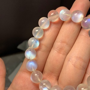 透明度抜群♪ペリステライトブレスレット