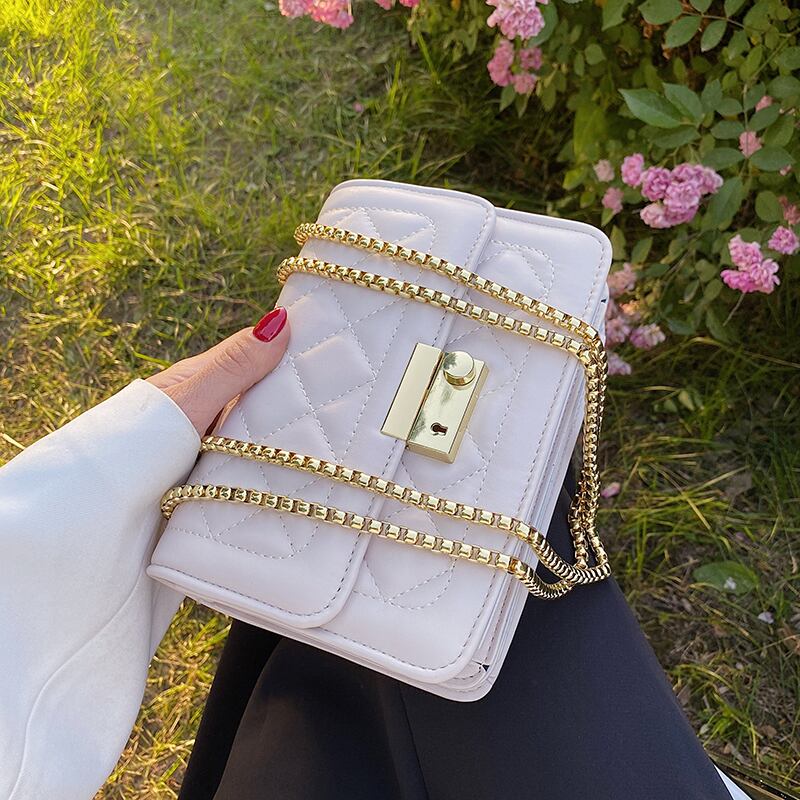 チェーン レッド メッセンジャーバッグ Tiancai_Wing_Bag83893379621