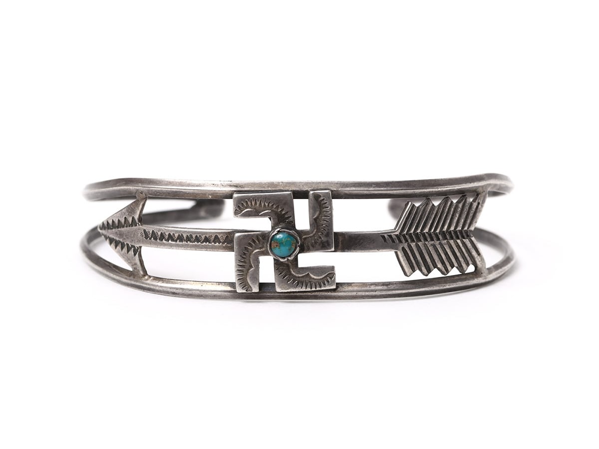 30s NAVAJO SILVER BANGLE ナホバ バングル シルバー NAVAJO ナバホ 1930's Vintage 卍 ＆ Arrow Coin Silver Bangle