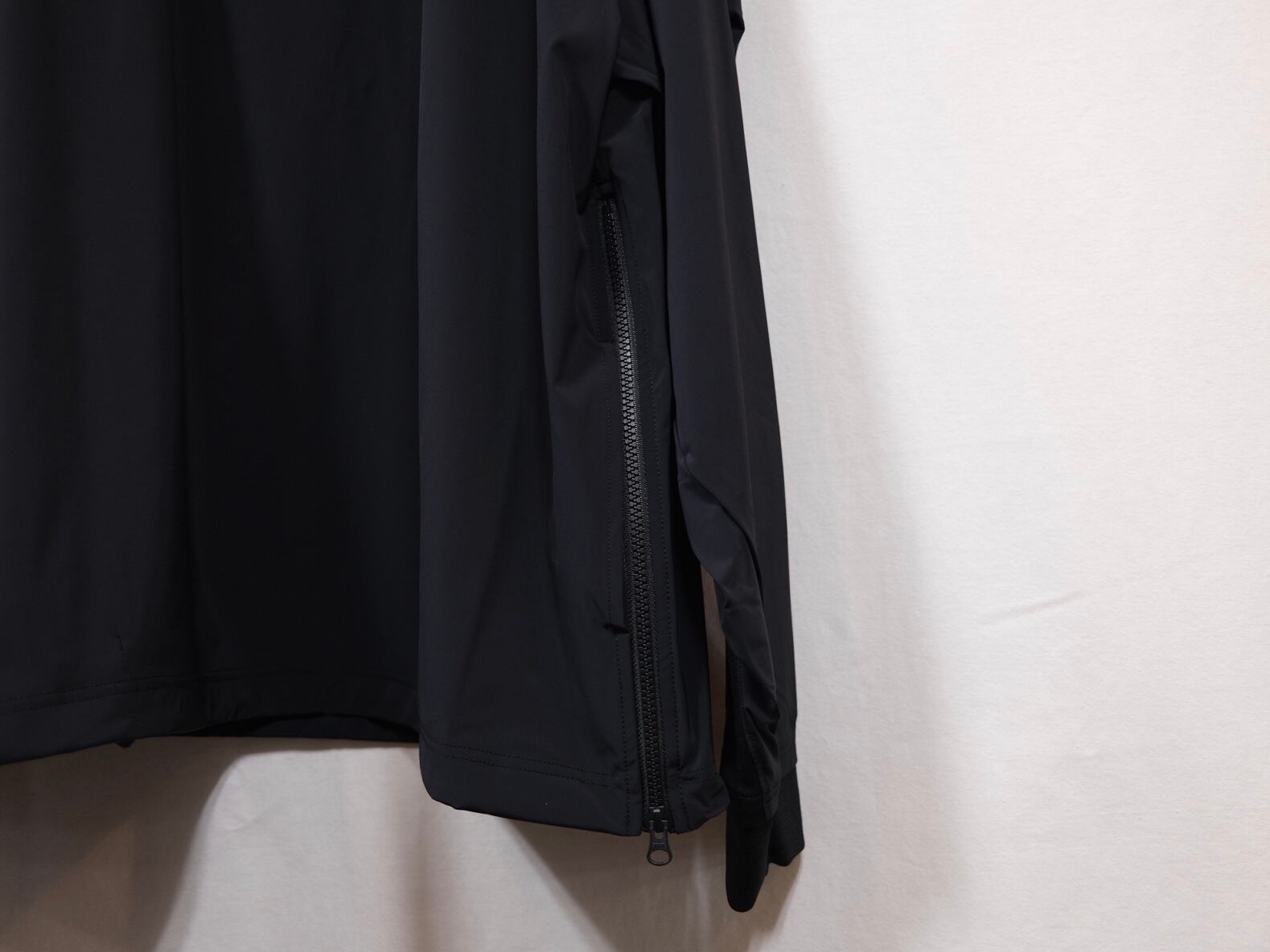 UNTRACE” BOX STRETCH SMOCK 2 L/S BLACK” | Lapel online store