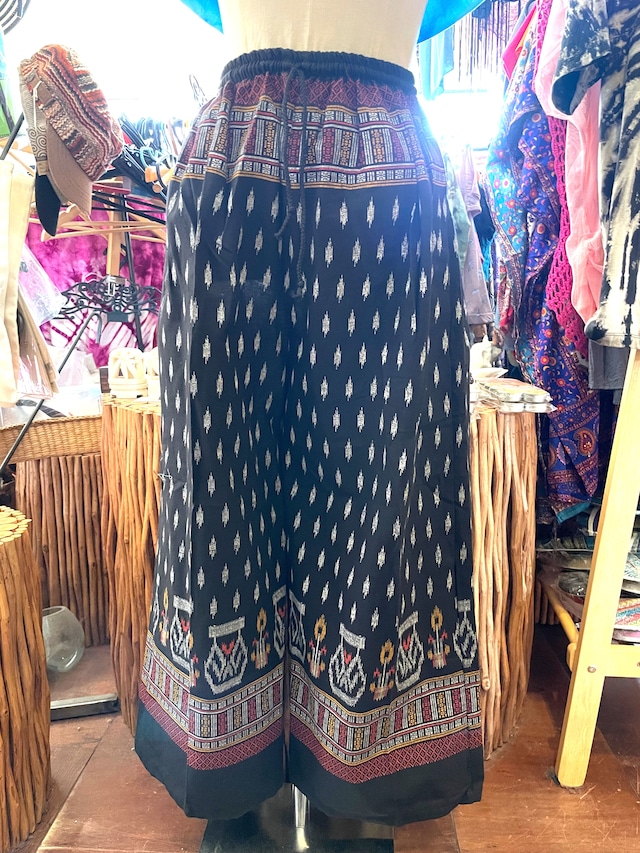 ワイドパンツ 厚手コットンパンツ アジアンパンツ パンツ ワイド ウエストゴム ガウチョ アジアン エスニック 春夏 秋冬 ボトムス 柄 総柄 個性的 ガウチョパンツ フレアパンツ ラップパンツ 大きいサイズ ロングパンツ ポケット付き アジアン衣料  紐 ブラック*アジアン雑賀 No.325