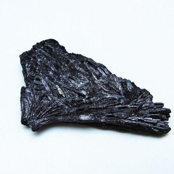 ブラック カイヤナイト 原石 一点物 171-7504