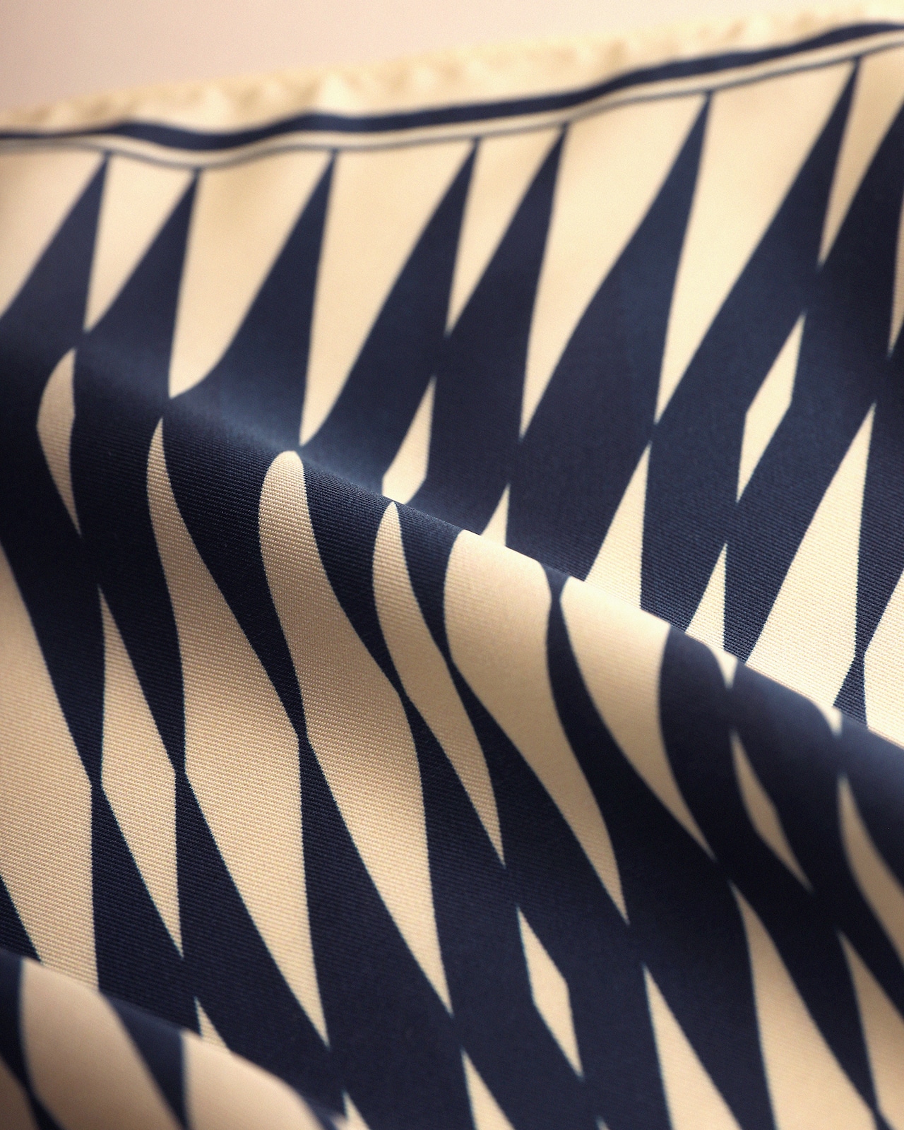 WV / Checkerboard Scarf - Navy x Ivory