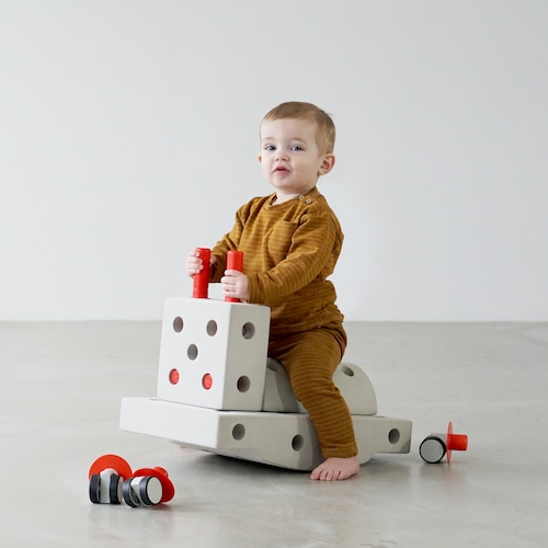 MODU:  curiosity kit 子どもの想像力と運動を 引き出す、デンマーク発の知育おもちゃ。