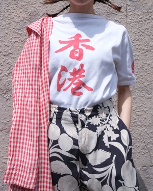 香港 tee.