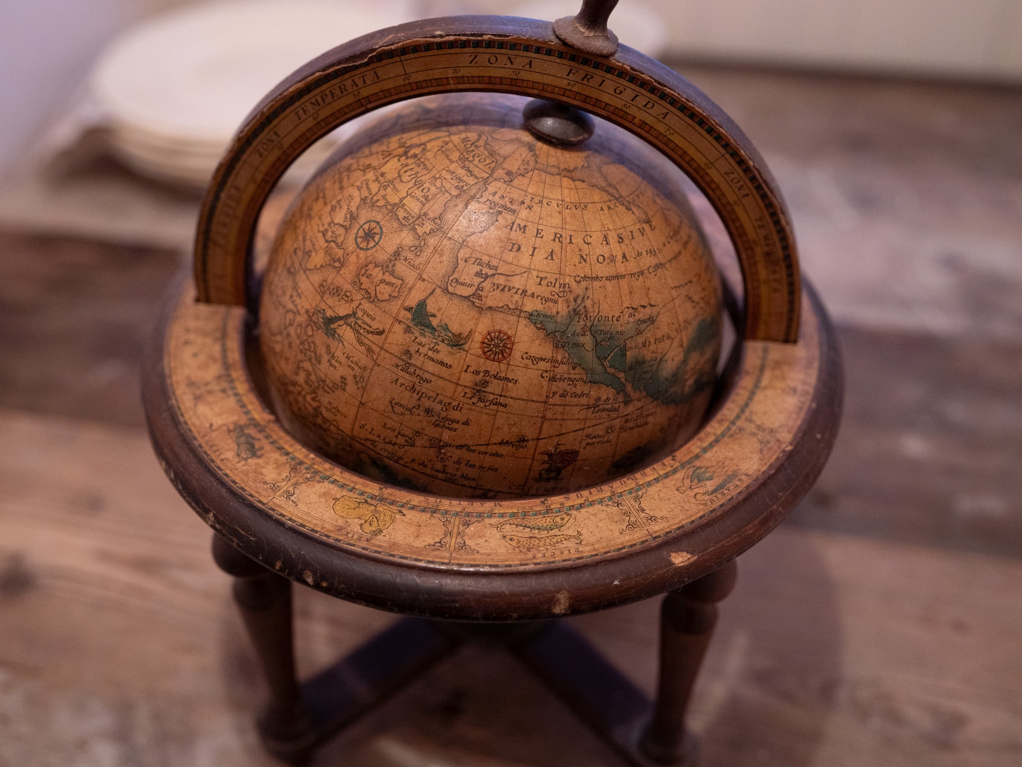 アンティーク 木製の地球儀 | Petite Clé