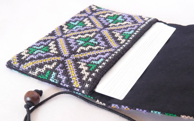 NANC3-1 モン刺繍カードケース（ひも巻きタイプ）（PrAq） | 織り人