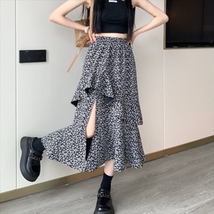 【送料無料】 ロングスカート 2色 ロング丈 アンクル丈 マキシ丈 フレア Aライン ハイウエスト フリル スリット 薄手 かわいい 大人可愛い きれいめ シンプル カジュアル 大人 上品 おしゃれ お洒落 レトロ こなれ感 コンサバ系 ラフ とろみ感 レディライク ガーリー 花柄 小花柄 夏 誕生日会 20代 30代 40代 レディース 女性用 ママ ママ服 ママコーデ デート お出かけ 休日 アウトドア お茶会 女子会 授業参観 着回し 普段使い 韓国 オルチャン ファッション 定番 プチプラ 着痩せ